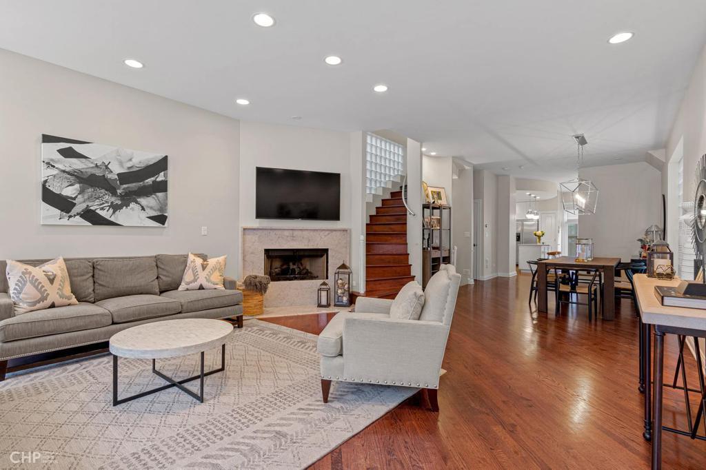 606 Bucktown Home: 2116 W. Churchill 