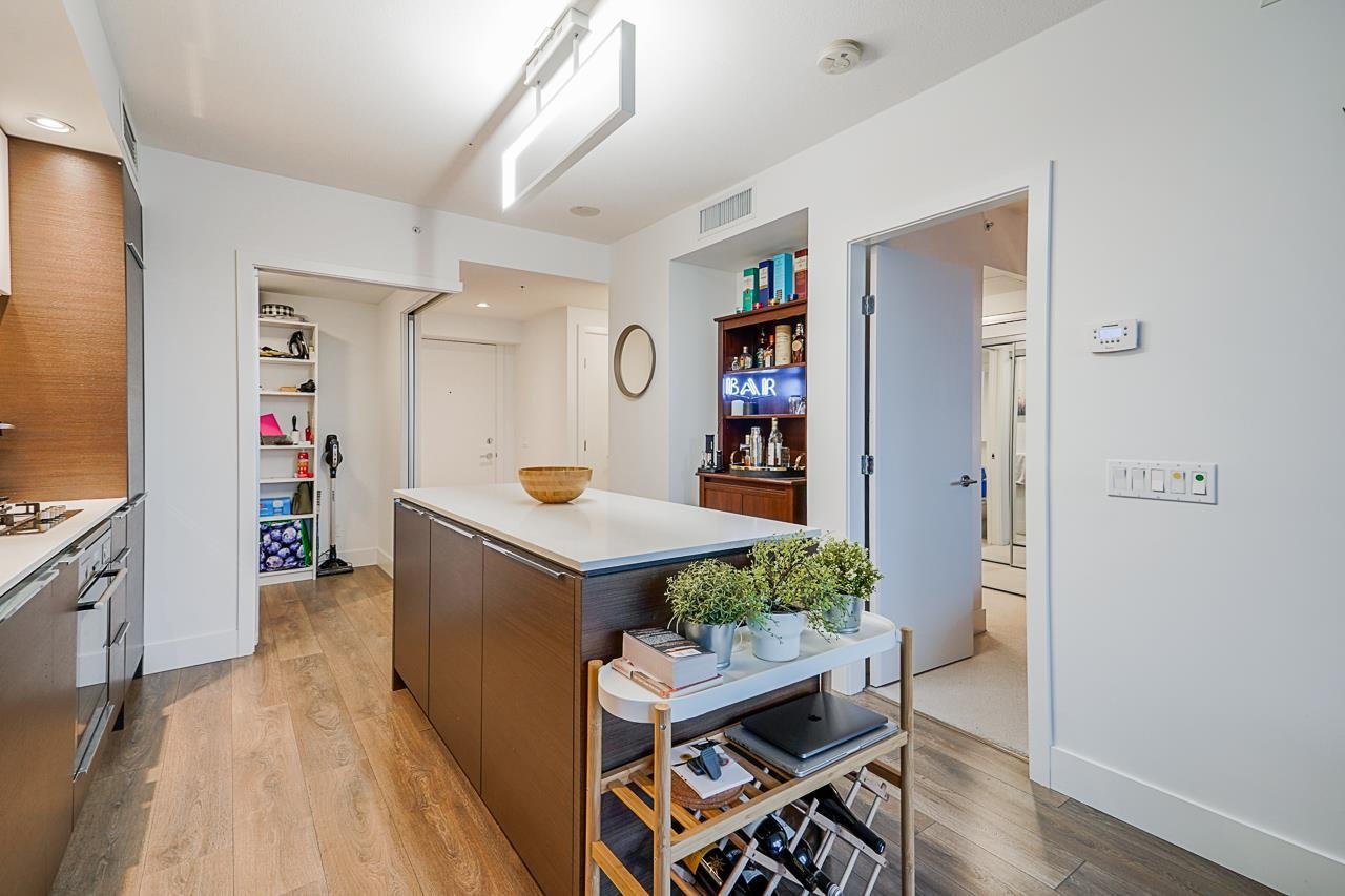 808-5233 Gilbert Rd