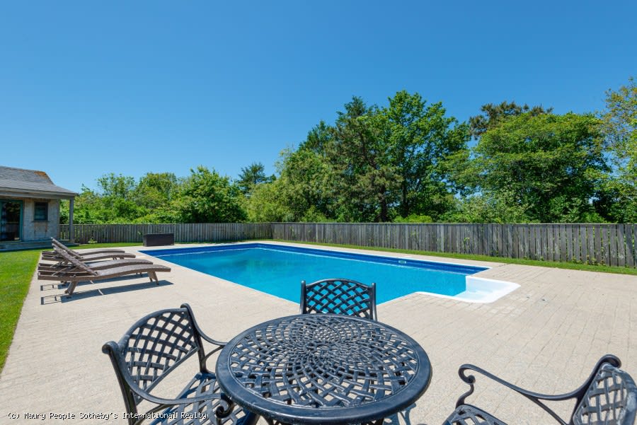 8 Burnt Swamp Ln
