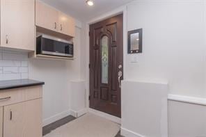 919 Selkirk Ave