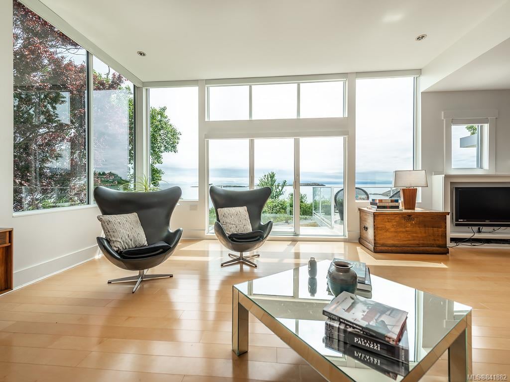 207 Beach Dr