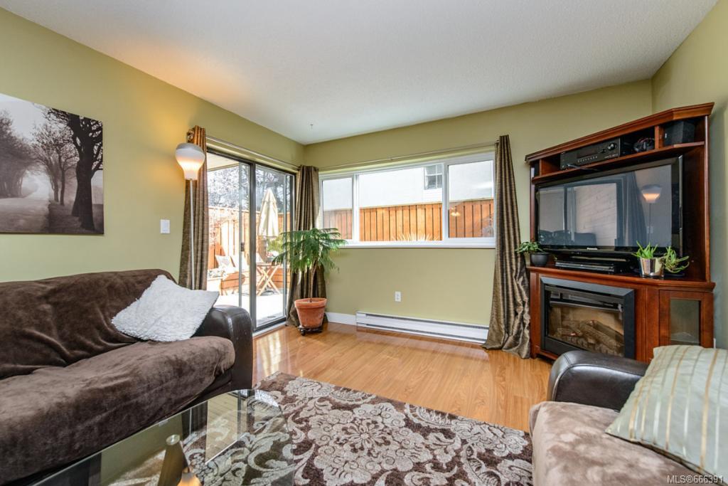 108-2757 Quadra St