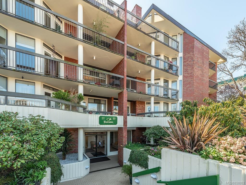 202-2119 Oak Bay Ave