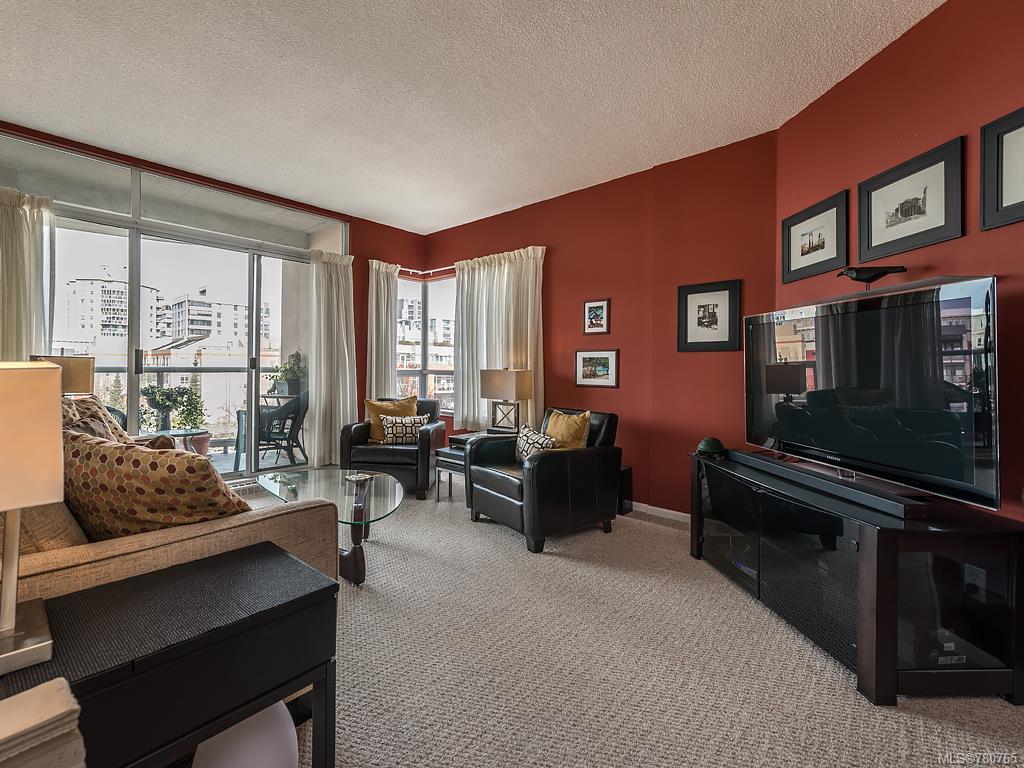 605-1010 View St