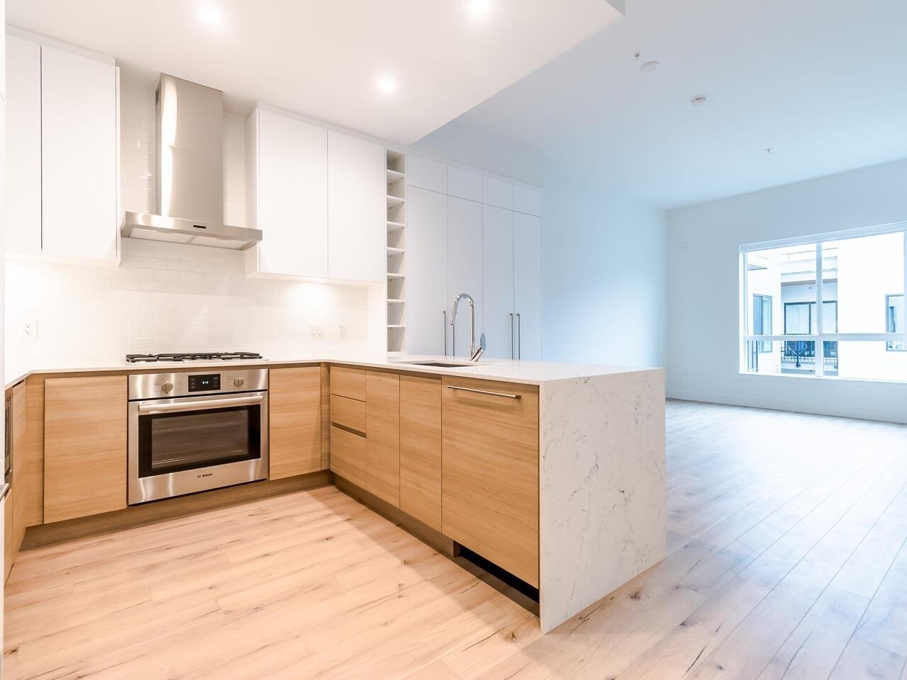 601-3131 Murray St