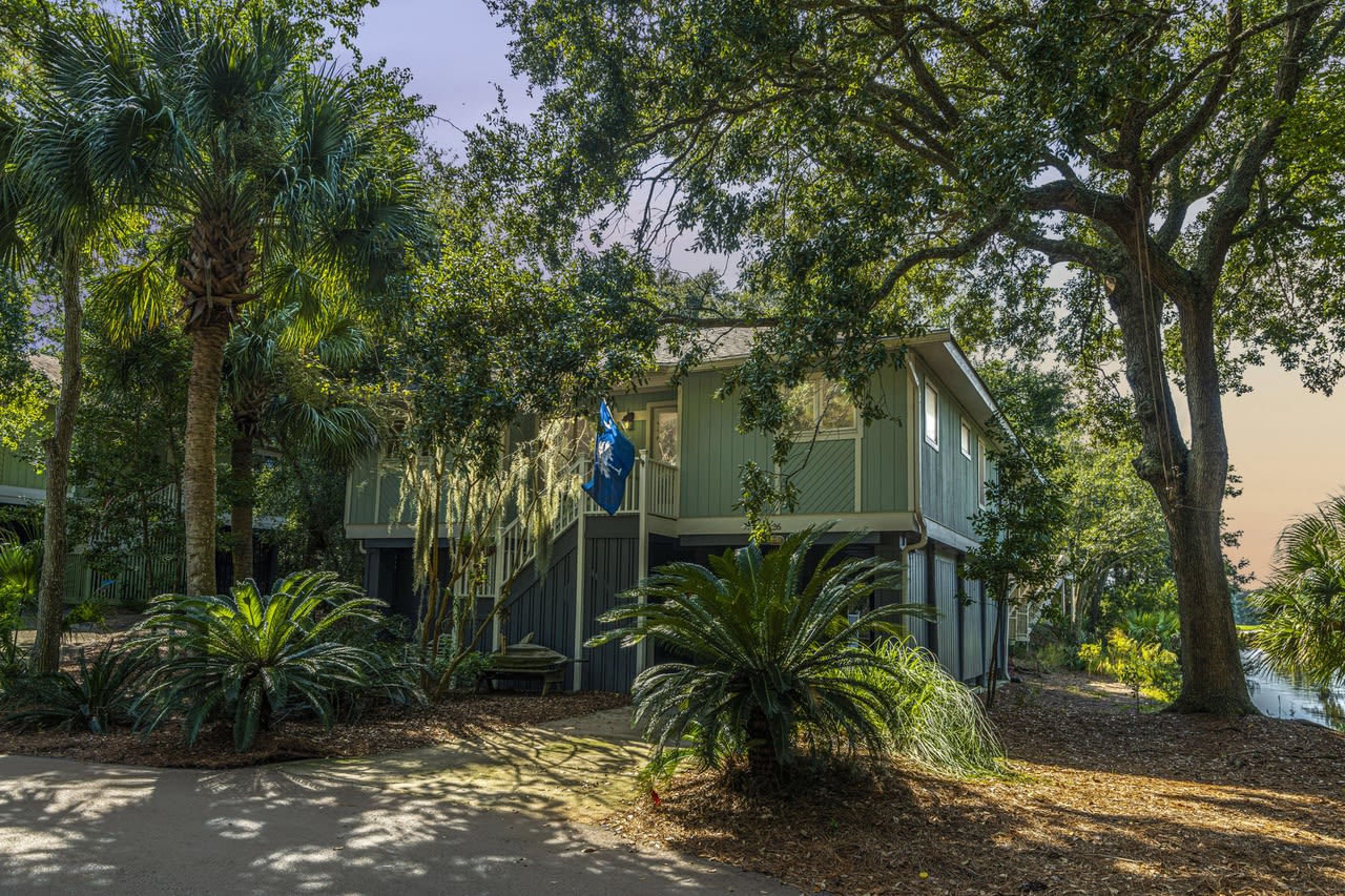 26 Twin Oaks Ln