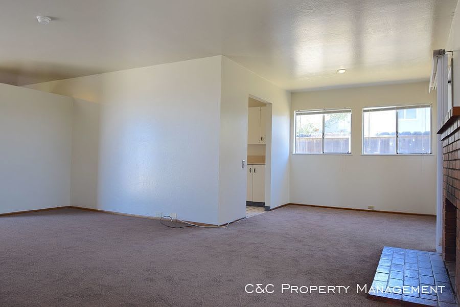 1790 Eucalyptus Ave
