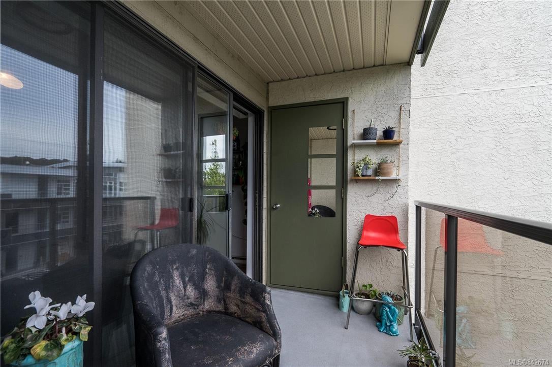 305-2757 Quadra St
