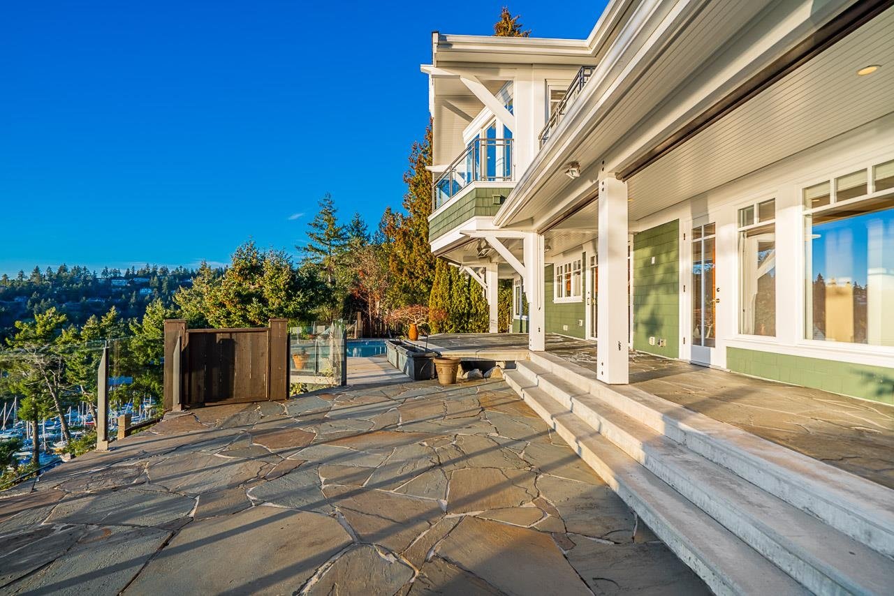 5515 Ocean Pl