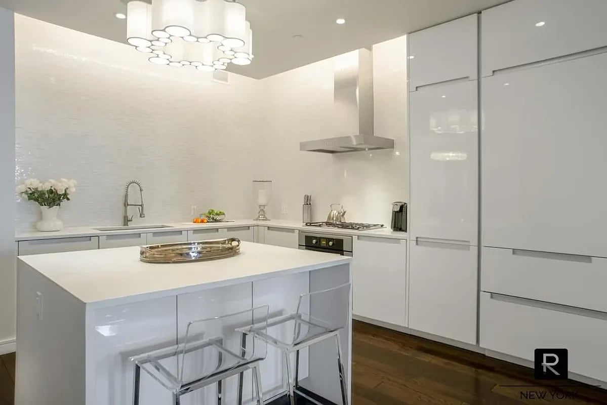 250 West St #6C