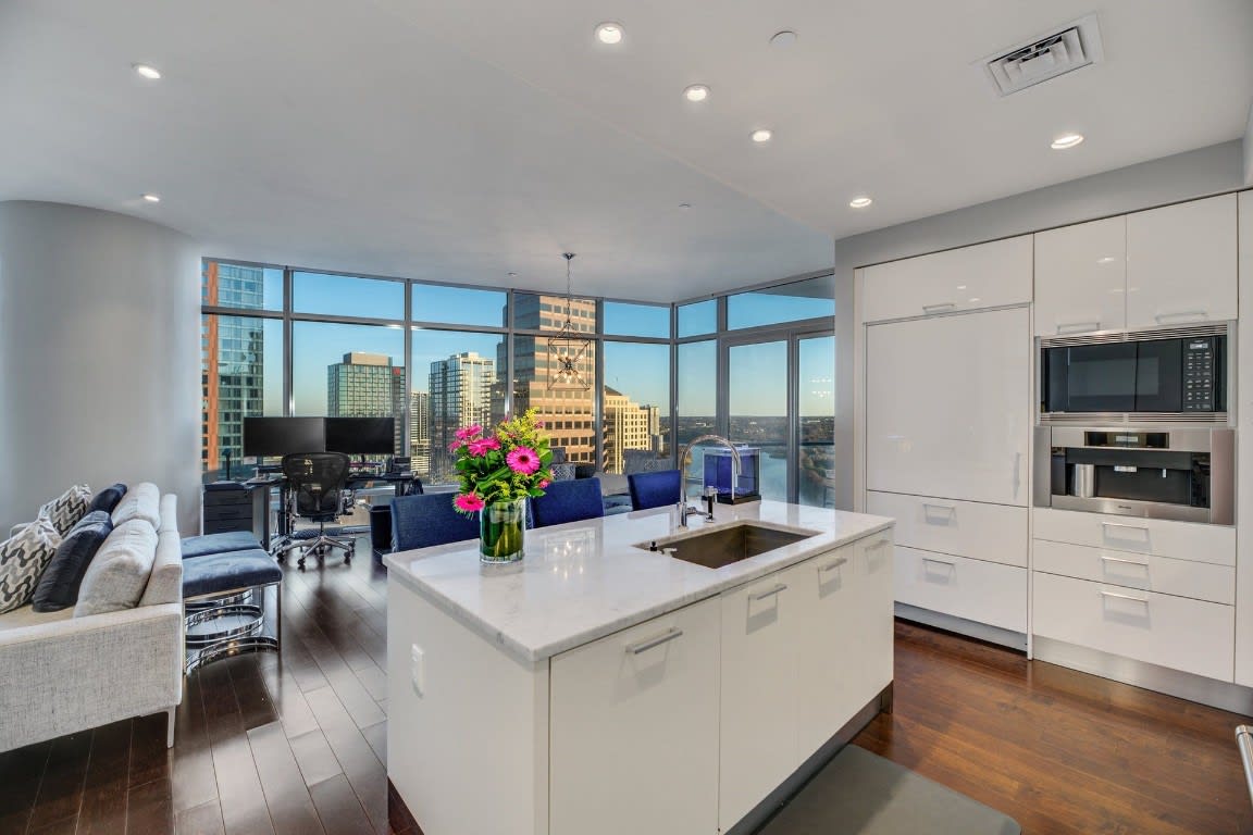 200 Congress Ave, #23F