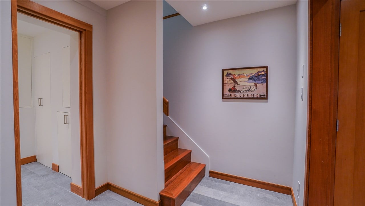 1-4661 Blackcomb Wy