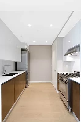 24-12 42nd Road Unit: 3EE