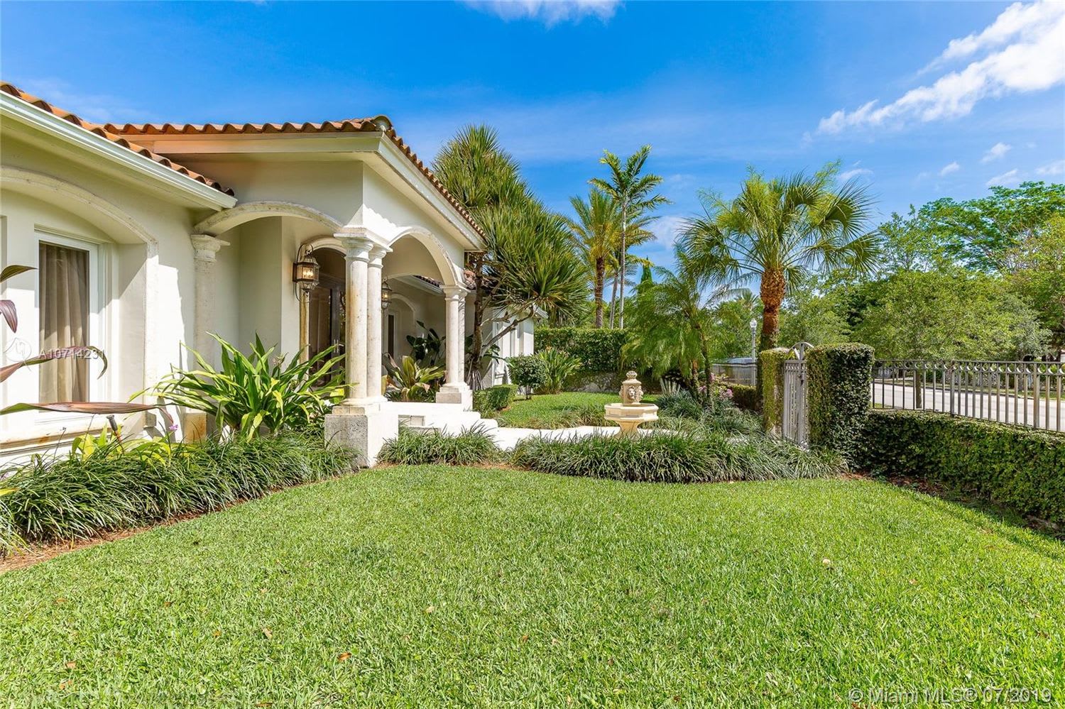 2820 Alhambra Cir