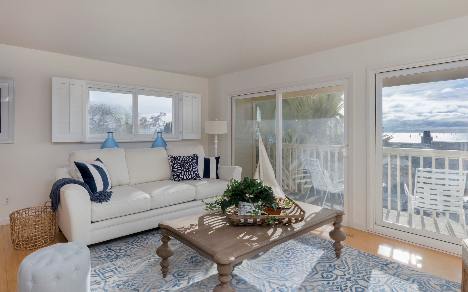 7040 Vista Del Mar Ln