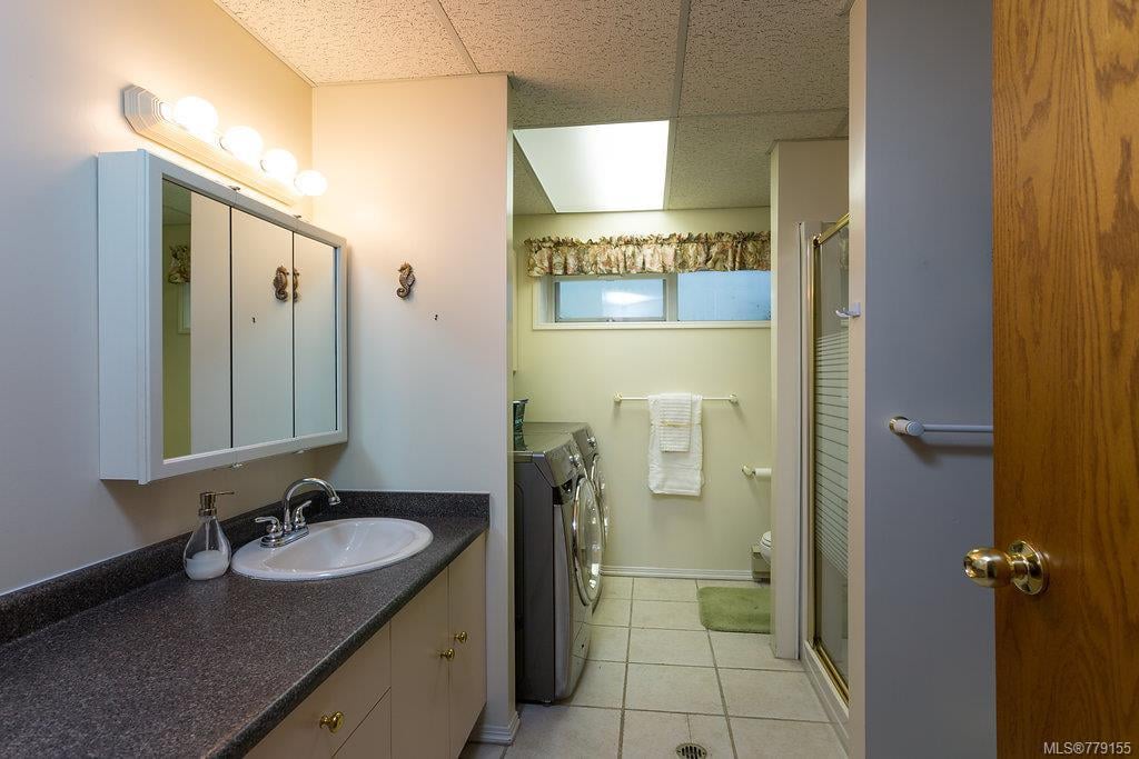 592 Cove Cres