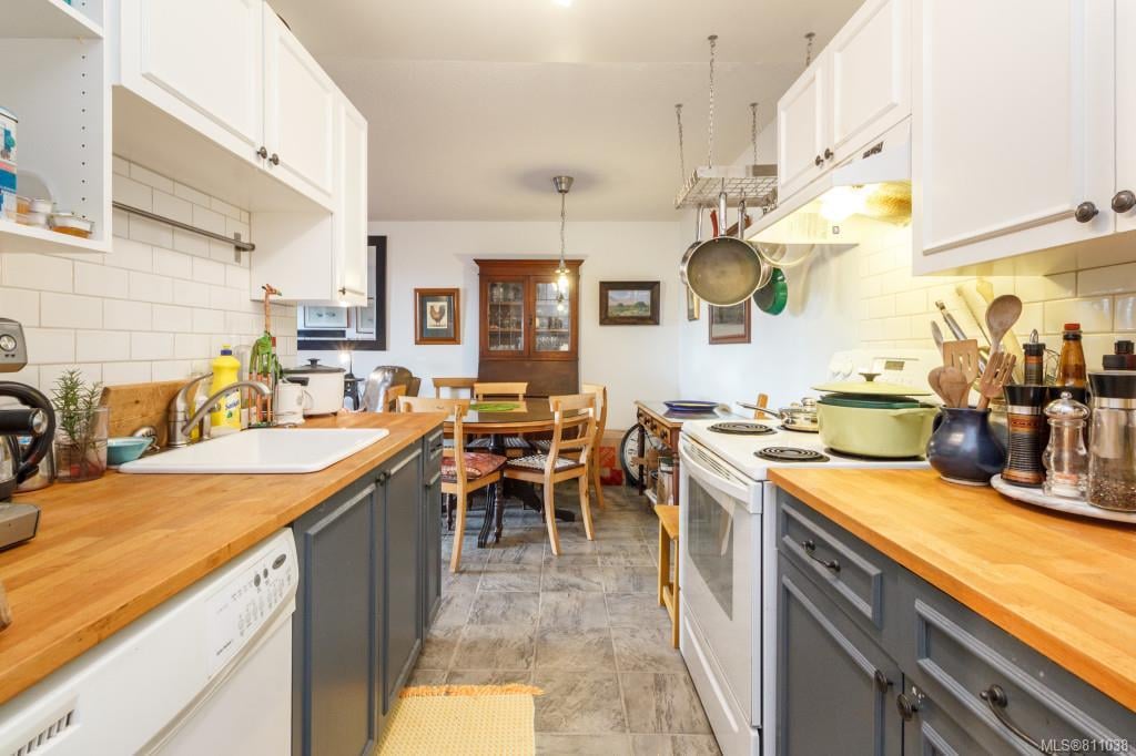 102-2520 Wark St, Victoria