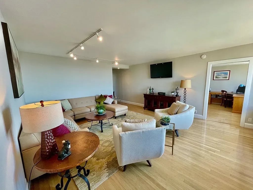 65 E India Row #37GH