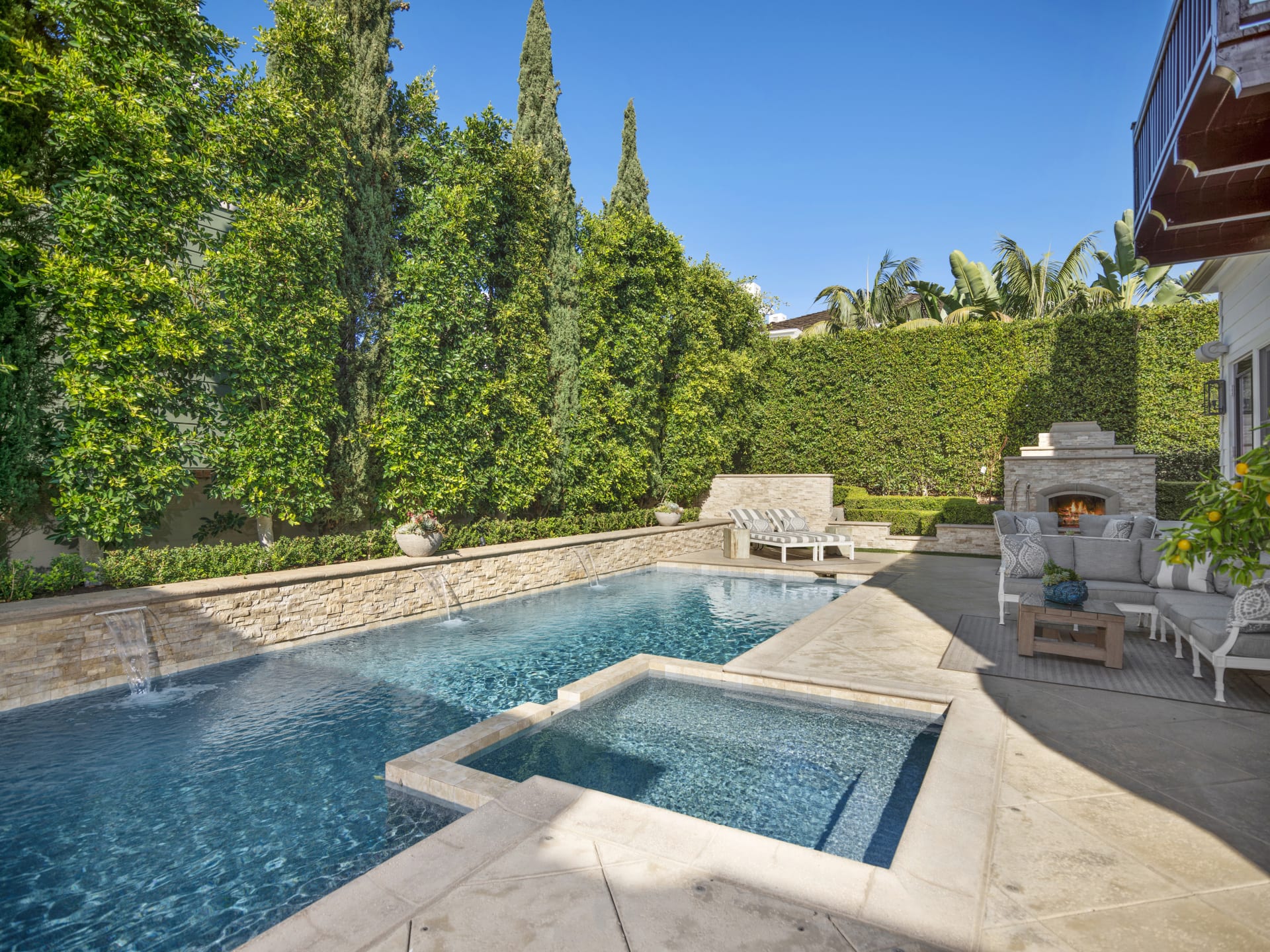 4 Cape Danbury 