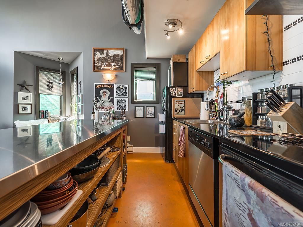 303-555 Chatham St