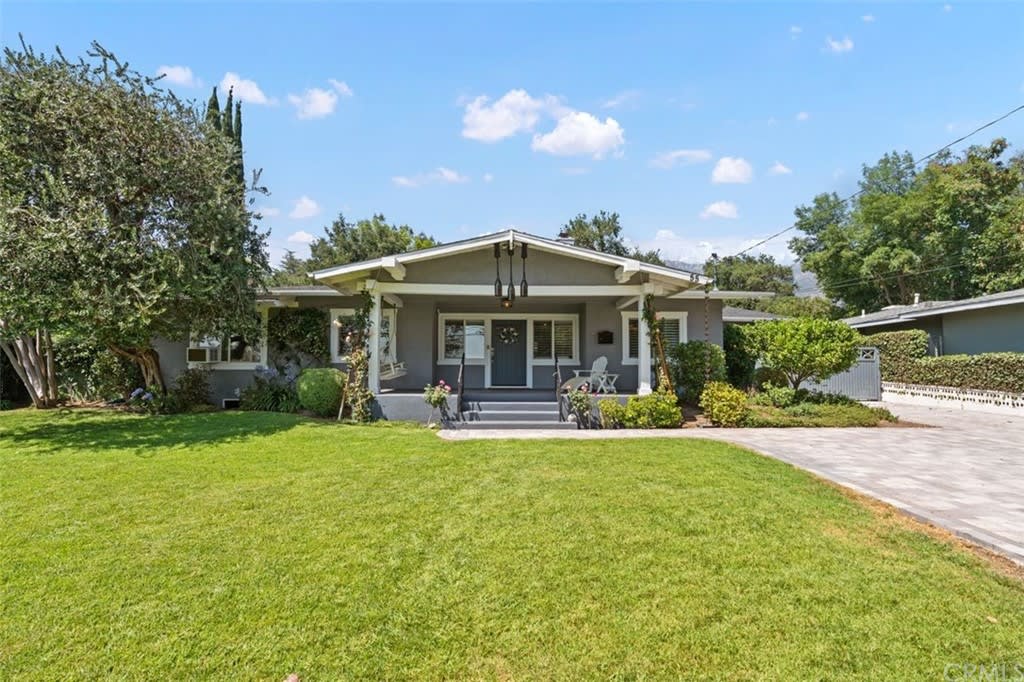 55 W Altadena Dr