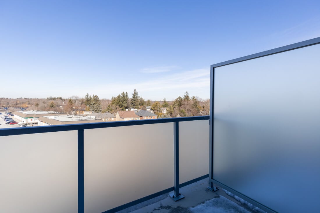 Unit 522 – 215 Lakeshore Rd W