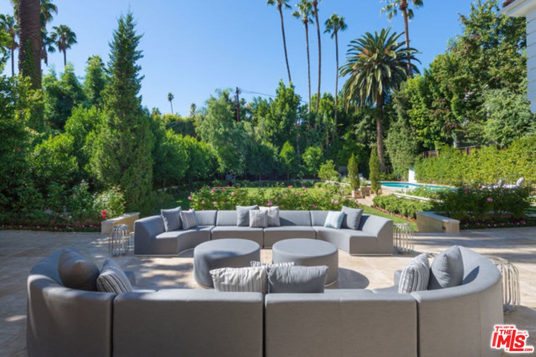 909 N Beverly Dr