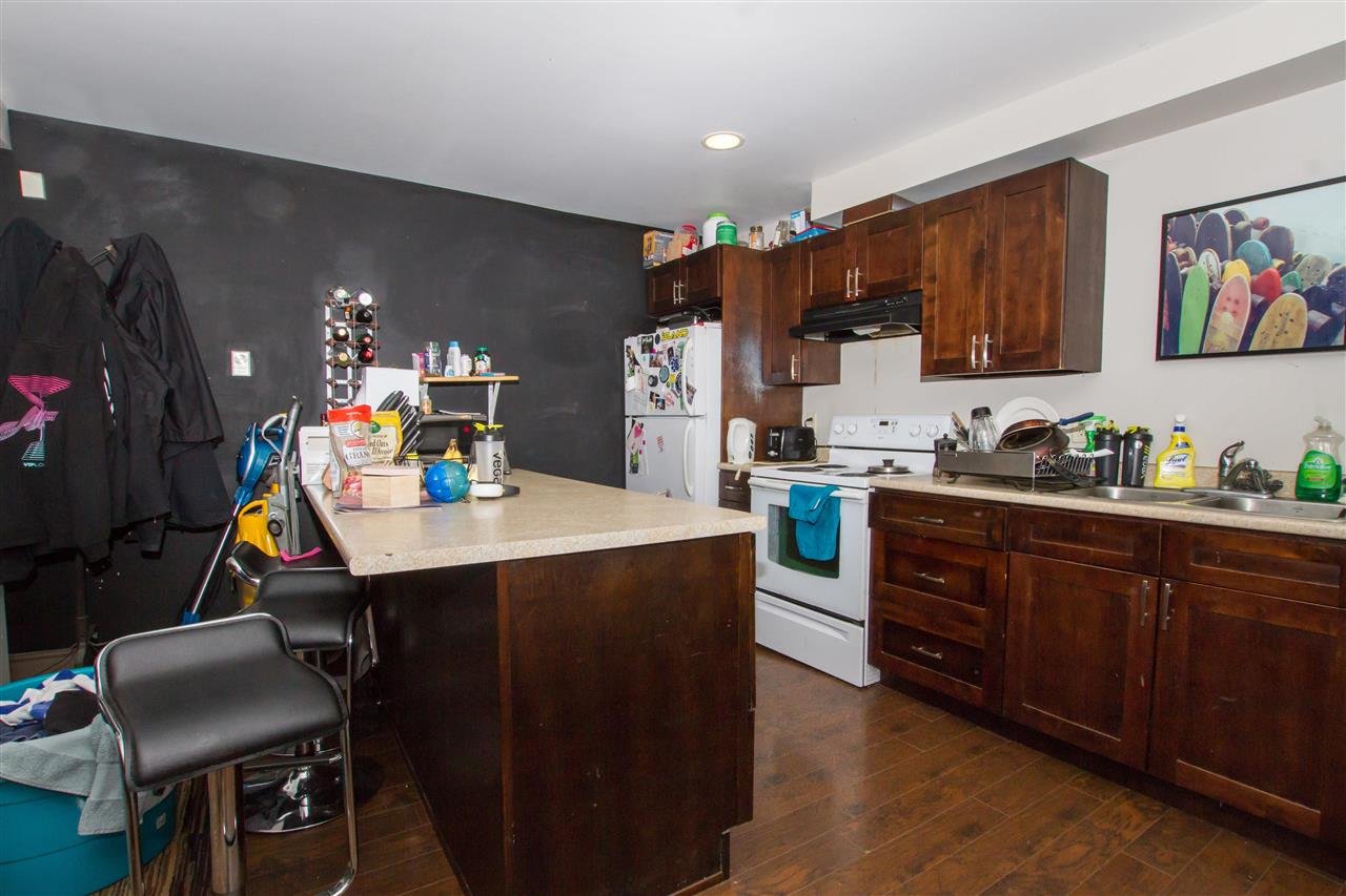 8123 Alpine Wy