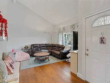 15 Hawthorne Rd