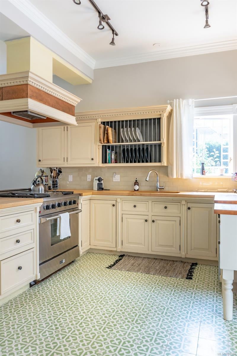 1140 Arthur Currie Lane
