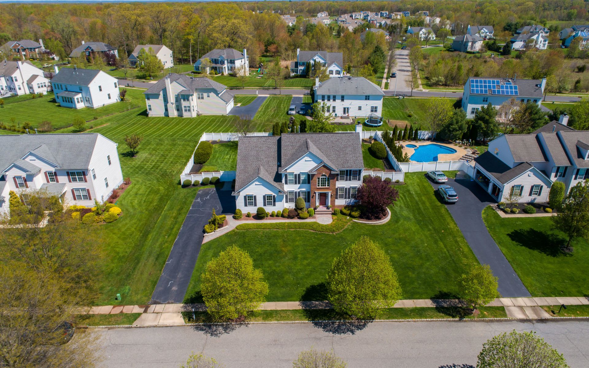 8 SHOREHAM CT
