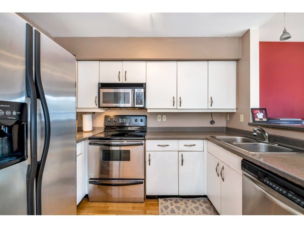 203-838 W 14th Ave