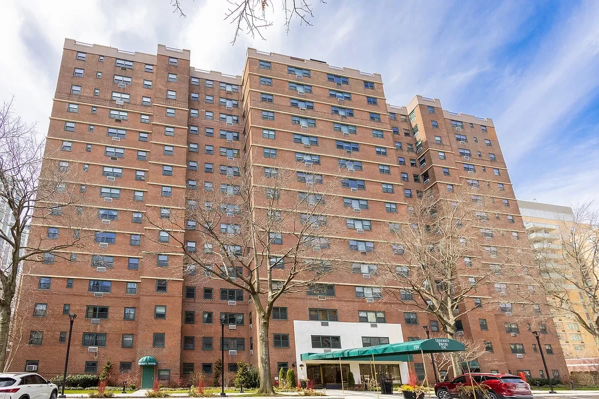 191 Willoughby St #8C