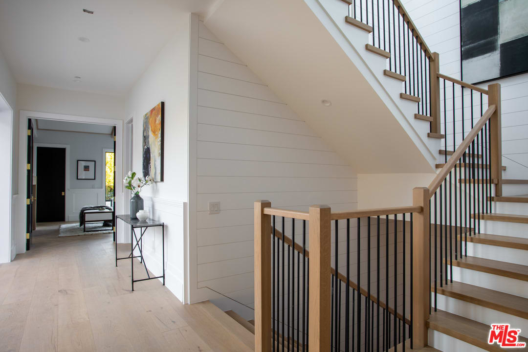 An inviting, newly built compound in Los Feliz