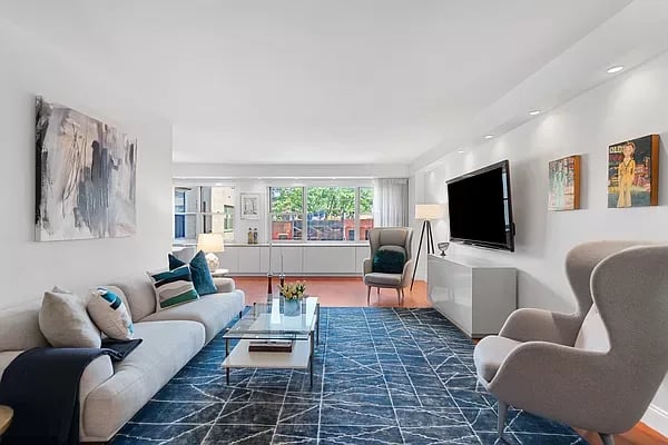 20 East 9th Street Unit: 7X