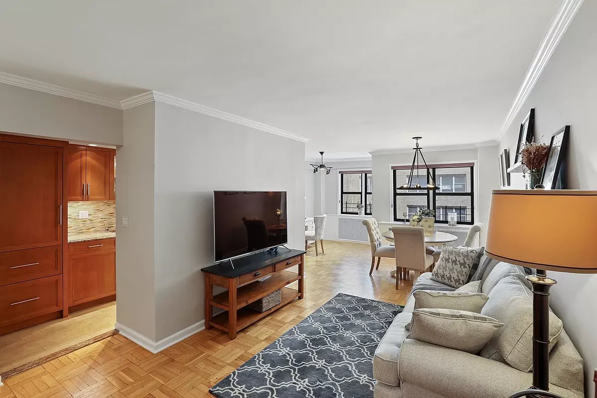 333 East 75th Street Unit: 7A