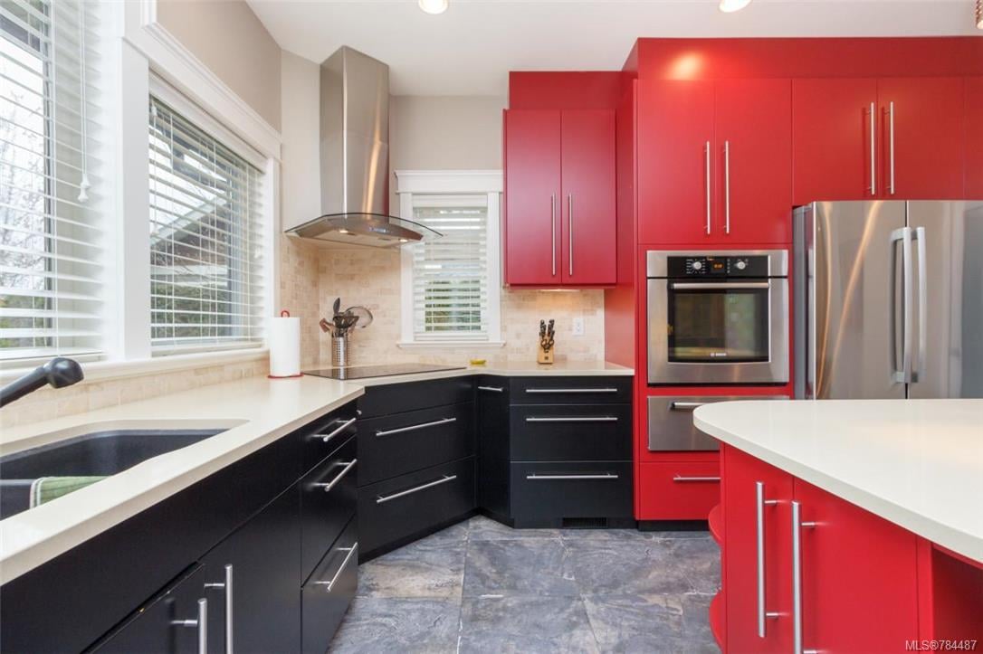 10100 Tsaykum Rd, North Saanich
