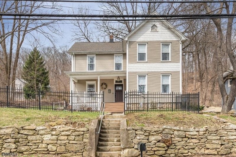 121 Millbrook Ave
