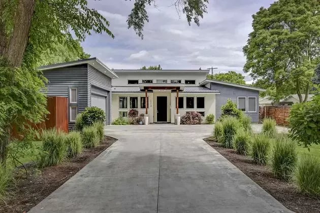 2318 W Dora Ln