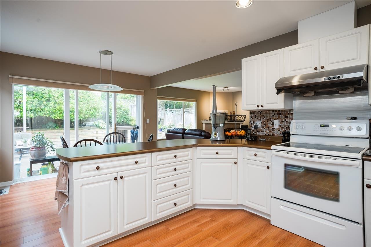 2975 Pinetree Close