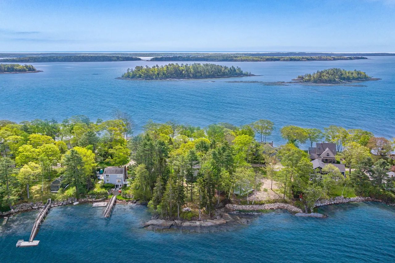 Live on an Iconic Maine Peninsula