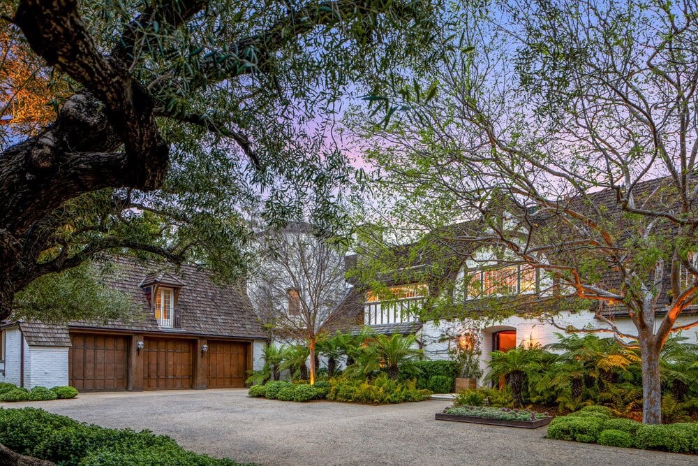 Observer: Brad Pitt and Jennifer Aniston’s Former Beverly Hills Mansion Sold for $32.5 Million