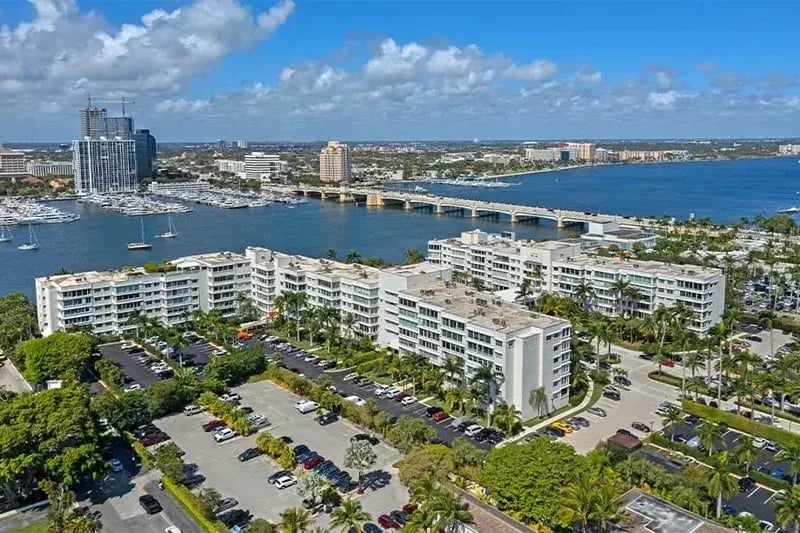 Palm Beach Towers, Palm Beach