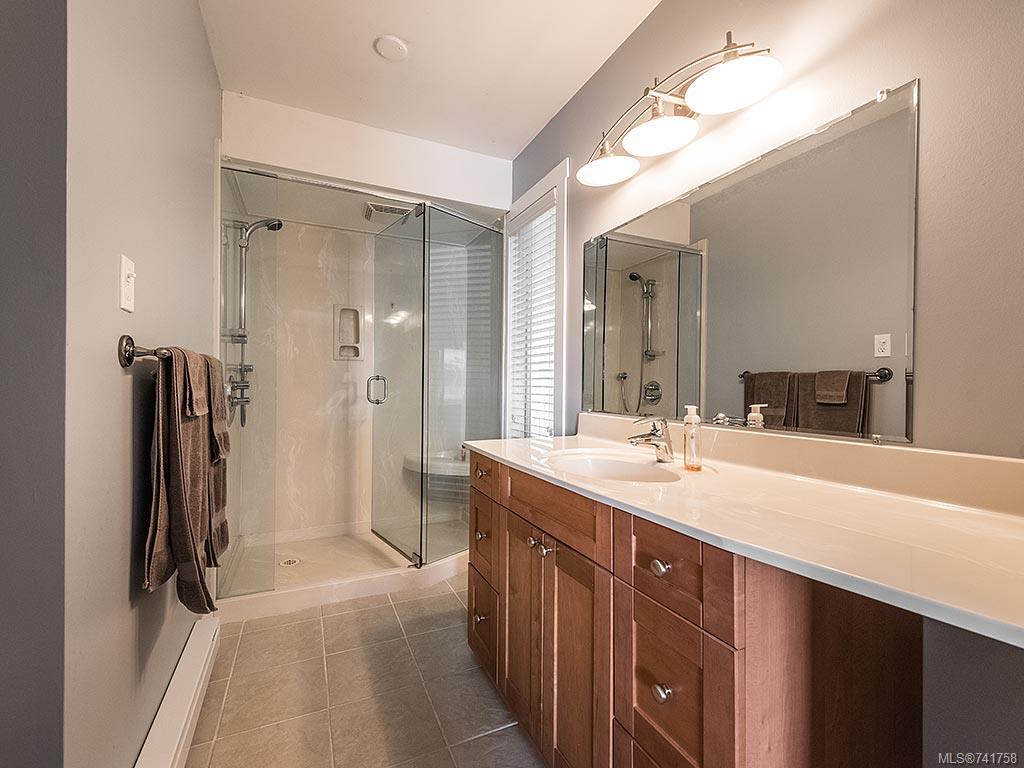 941 Kentwood Terr, Saanich