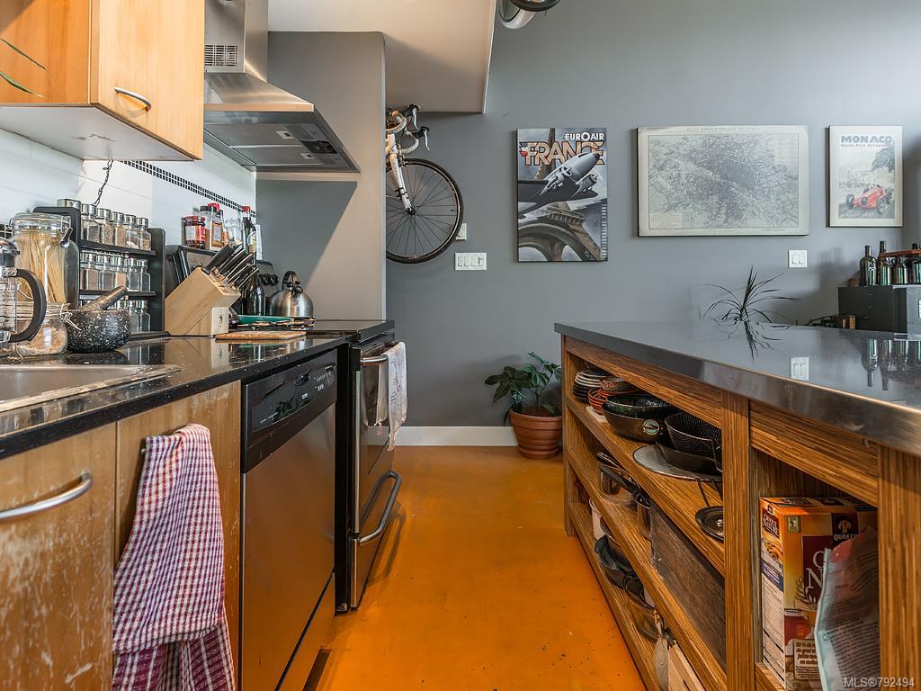 303-555 Chatham St