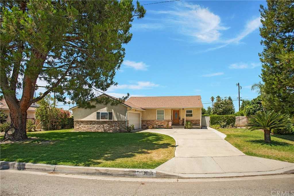1025 S Holly Place