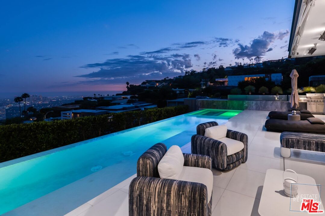 Velvet House