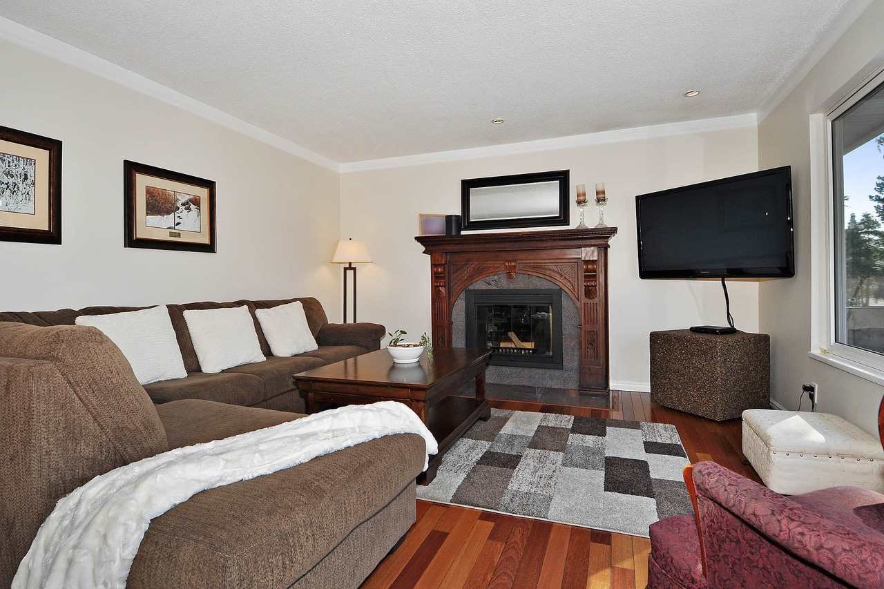 3182 Strathaven Ln