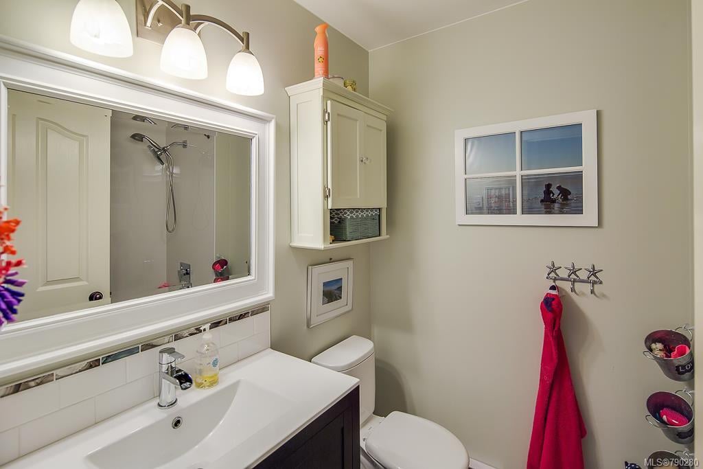 1366 Charles Pl