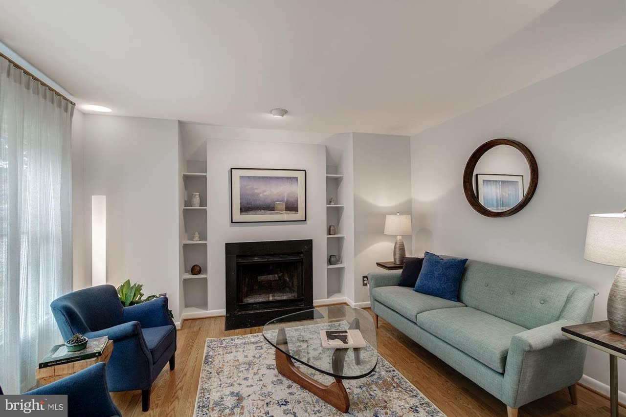 1541 Hunting Ave